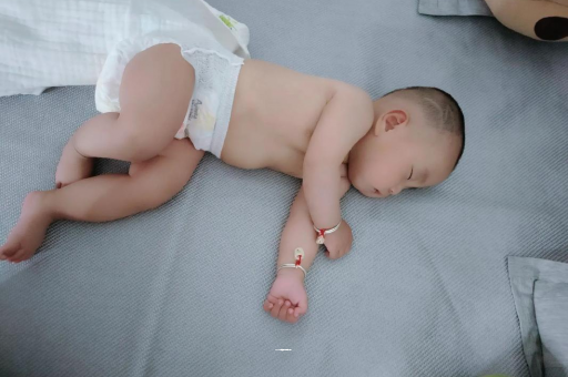 崇左宝宝老打喷嚏怎么办