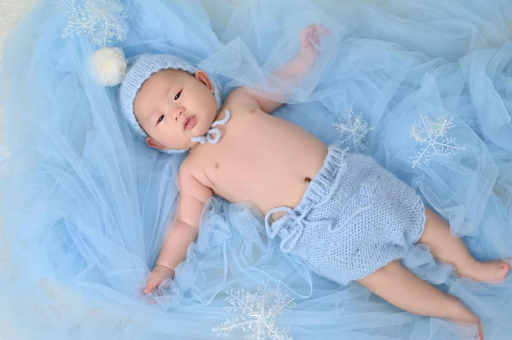 崇左两个半月宝宝发育标准